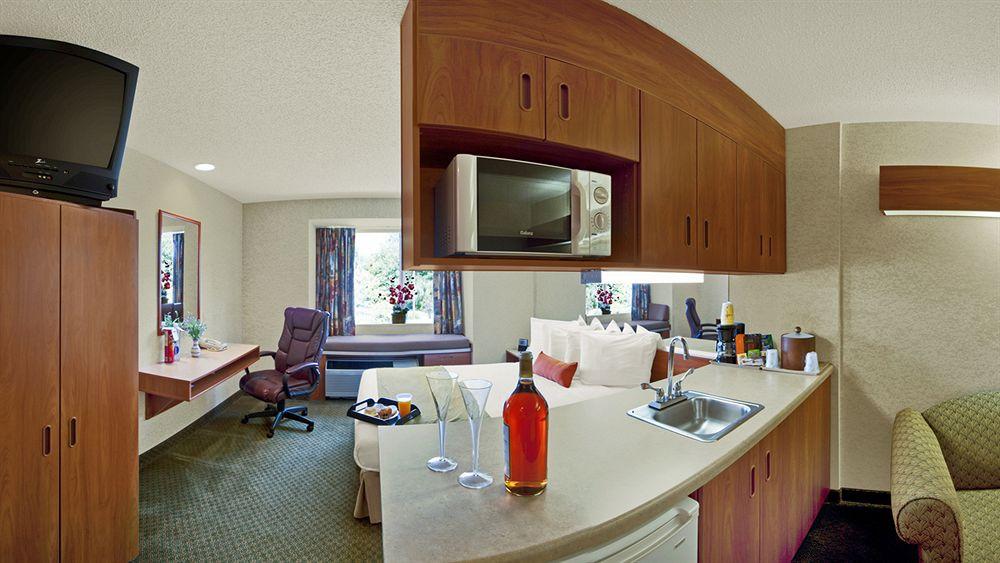 Microtel Inn & Suites By Wyndham Brunswick Luaran gambar