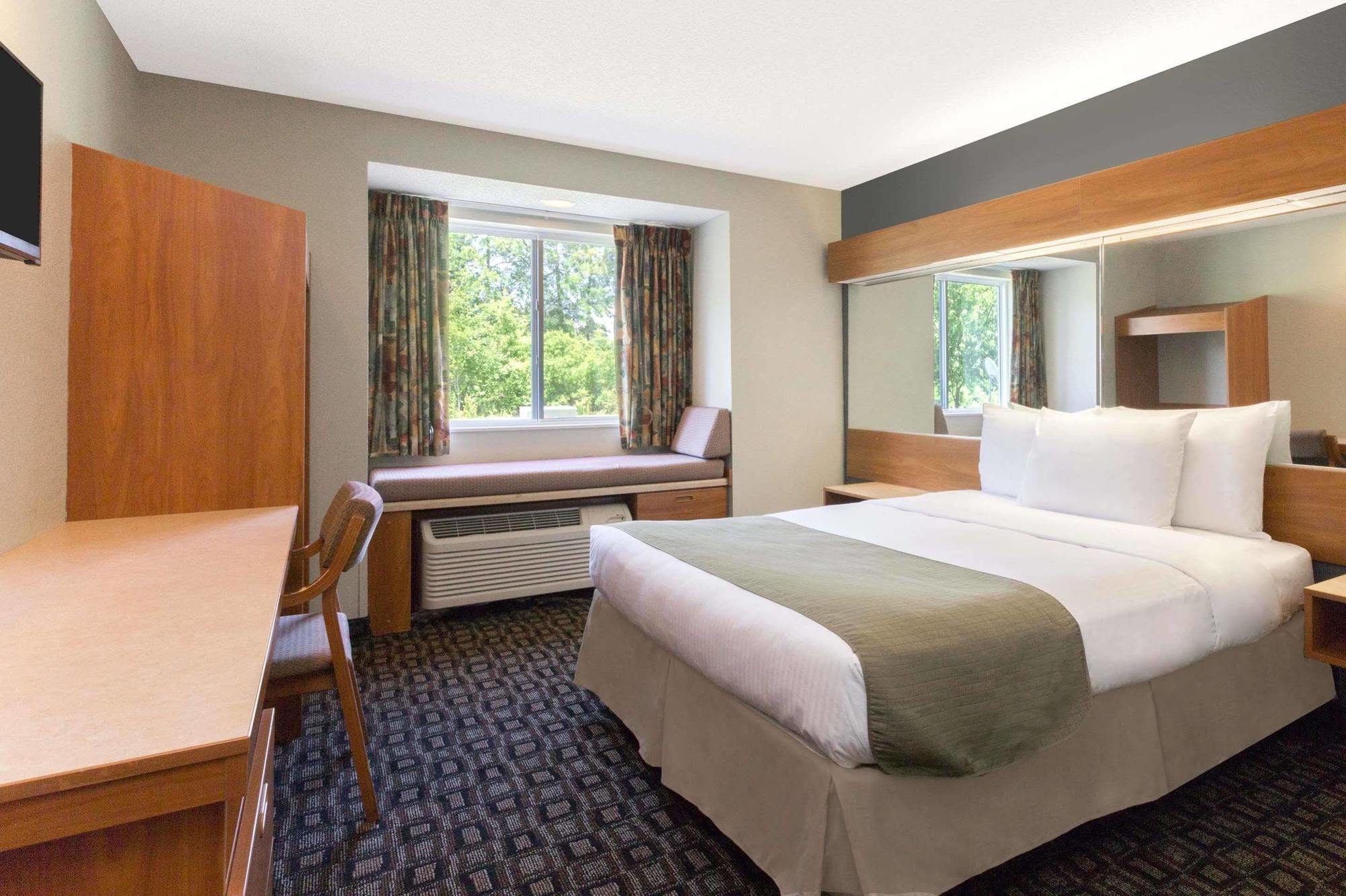 Microtel Inn & Suites By Wyndham Brunswick Luaran gambar