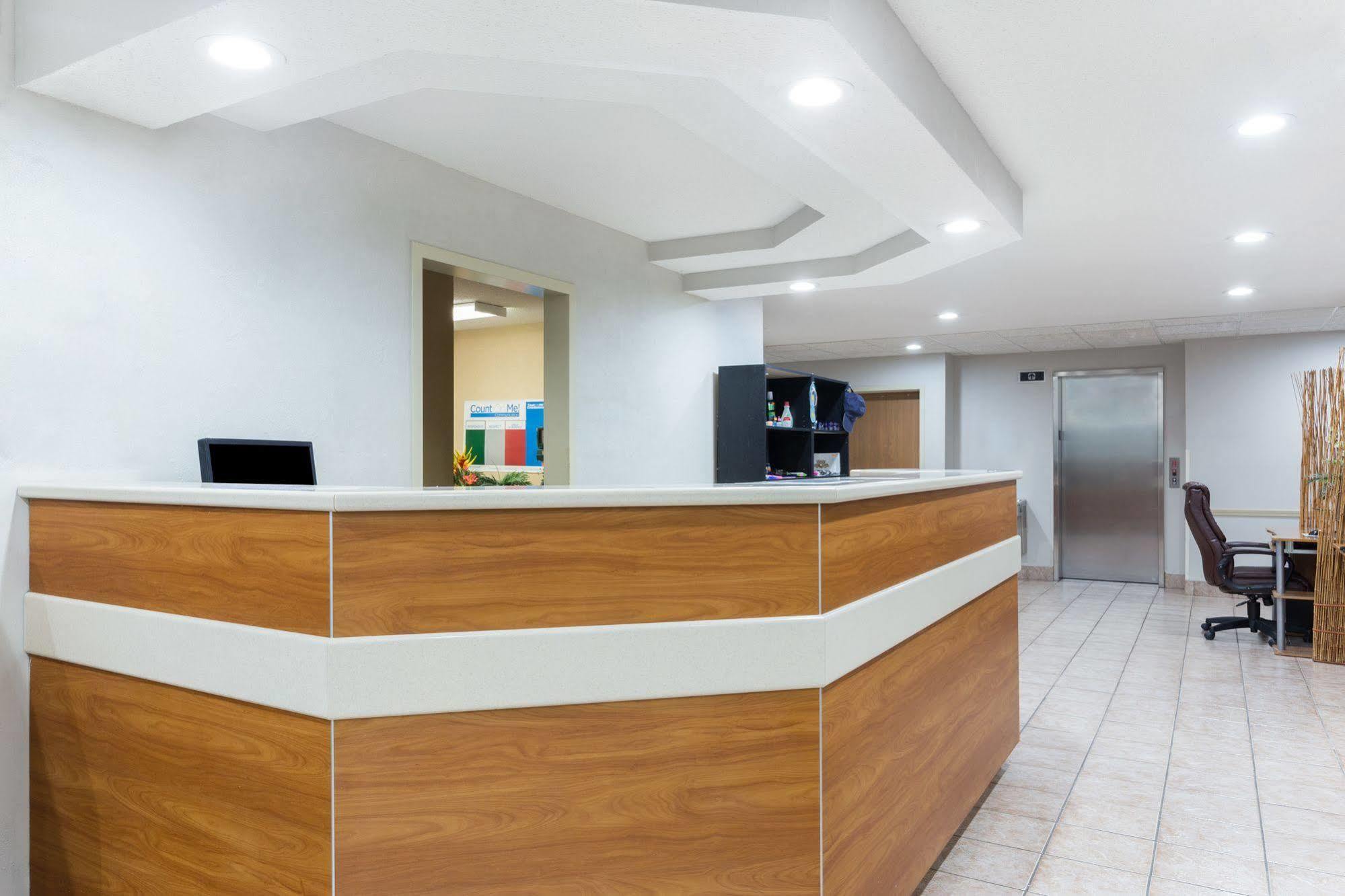 Microtel Inn & Suites By Wyndham Brunswick Luaran gambar
